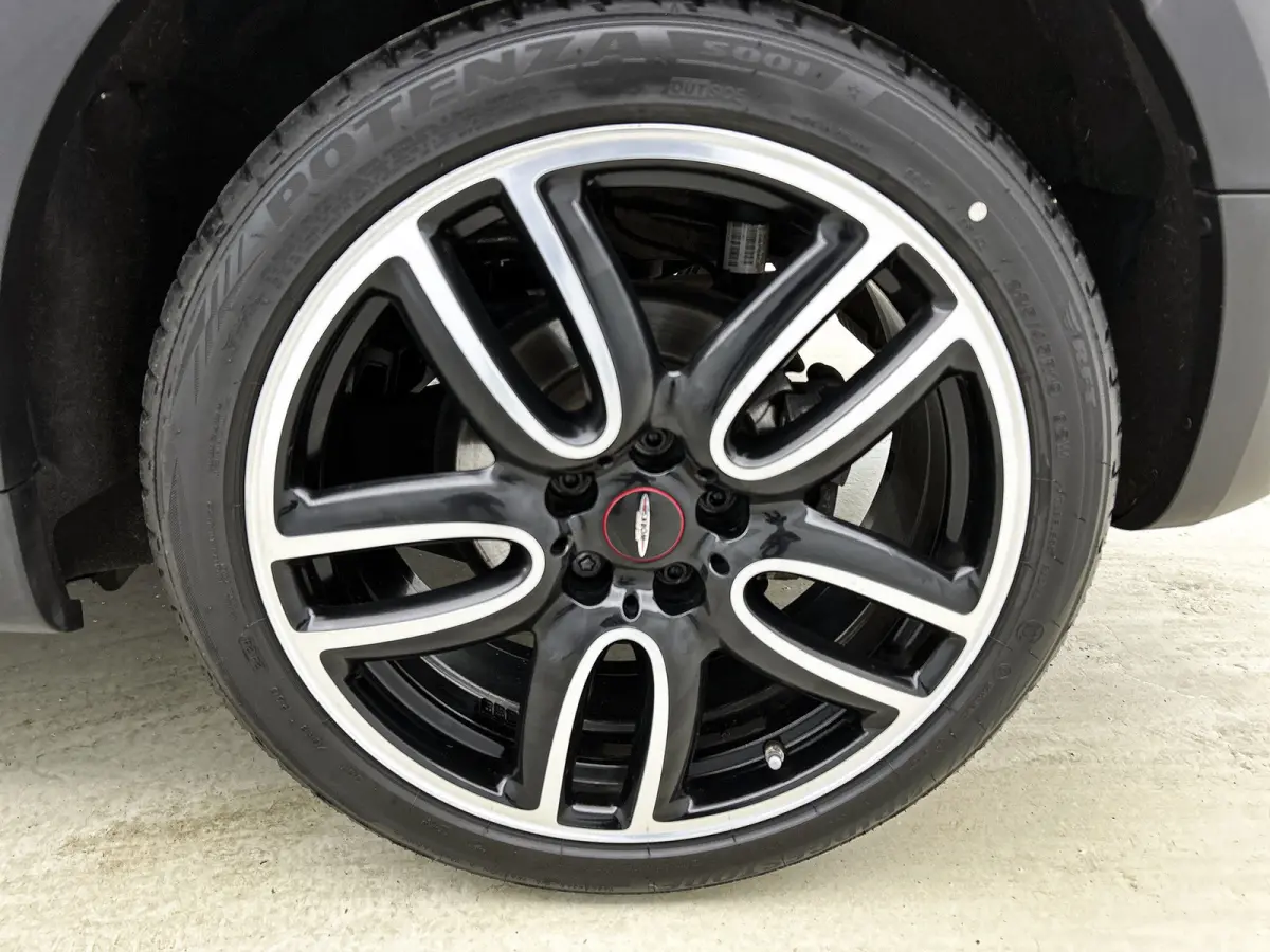 Mini 1.5 Cooper JCW-Pakket Chili Serious Business (Dealer OndH, Pano, Navi Pro, StoelV, Keyless, PDC V+A, Etc)