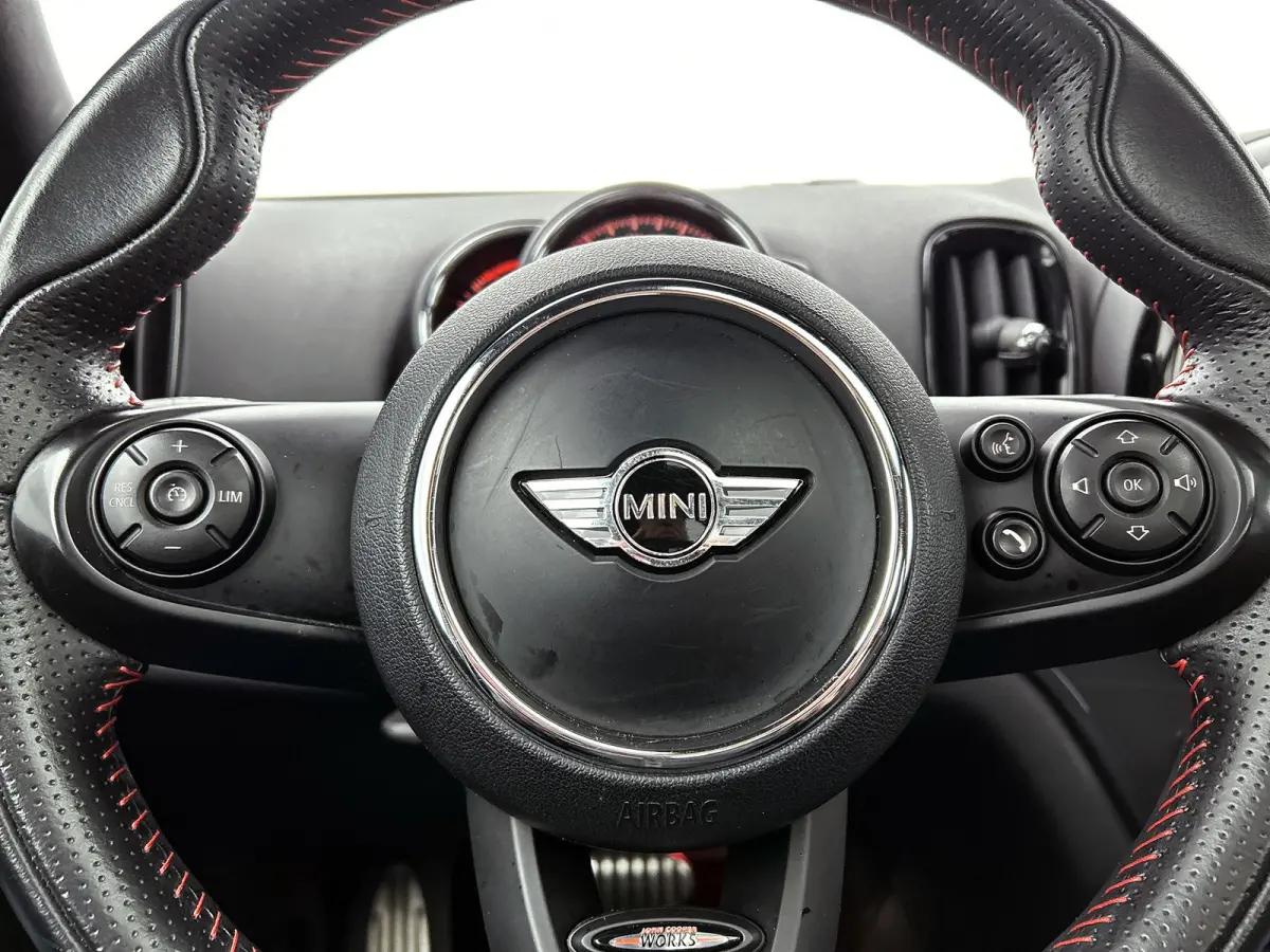 Mini 1.5 Cooper JCW-Pakket Chili Serious Business (Dealer OndH, Pano, Navi Pro, StoelV, Keyless, PDC V+A, Etc)