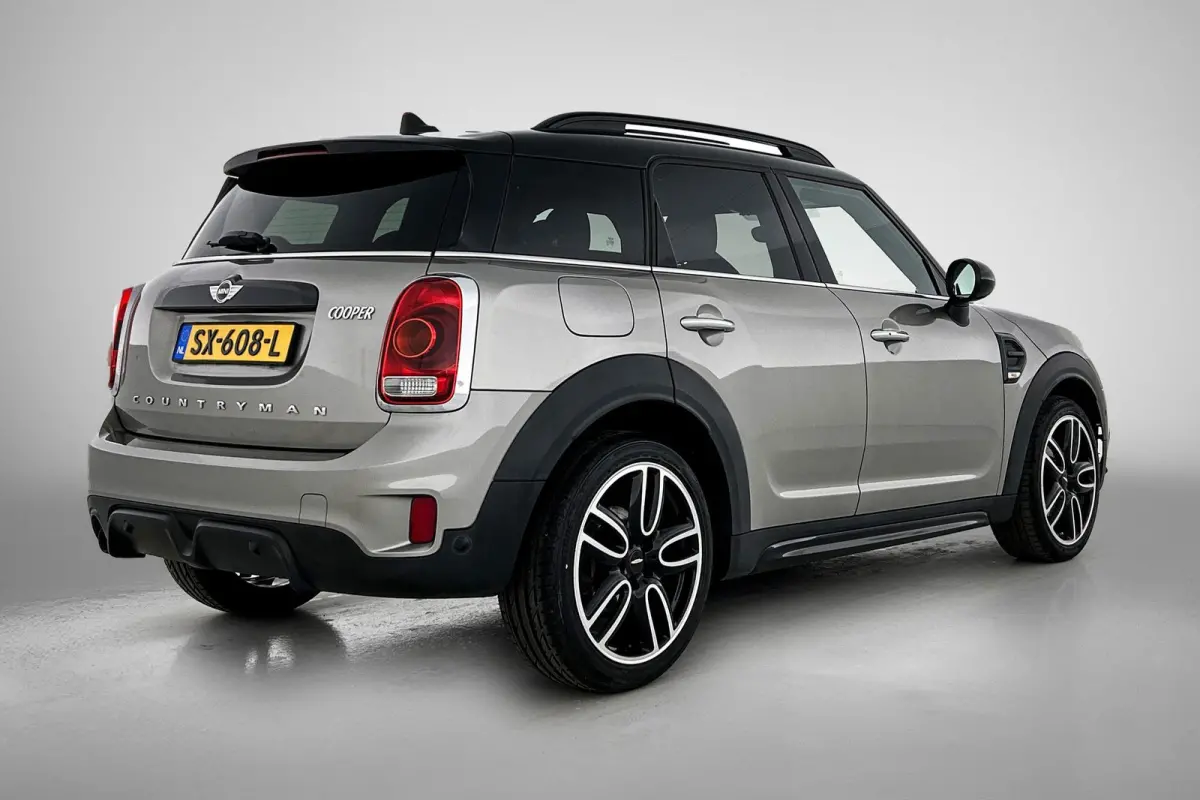 Mini 1.5 Cooper JCW-Pakket Chili Serious Business (Dealer OndH, Pano, Navi Pro, StoelV, Keyless, PDC V+A, Etc)
