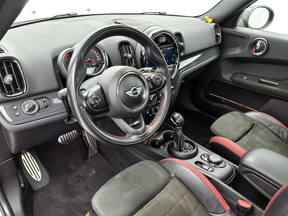 Mini 1.5 Cooper JCW-Pakket Chili Serious Business (Dealer OndH, Pano, Navi Pro, StoelV, Keyless, PDC V+A, Etc)