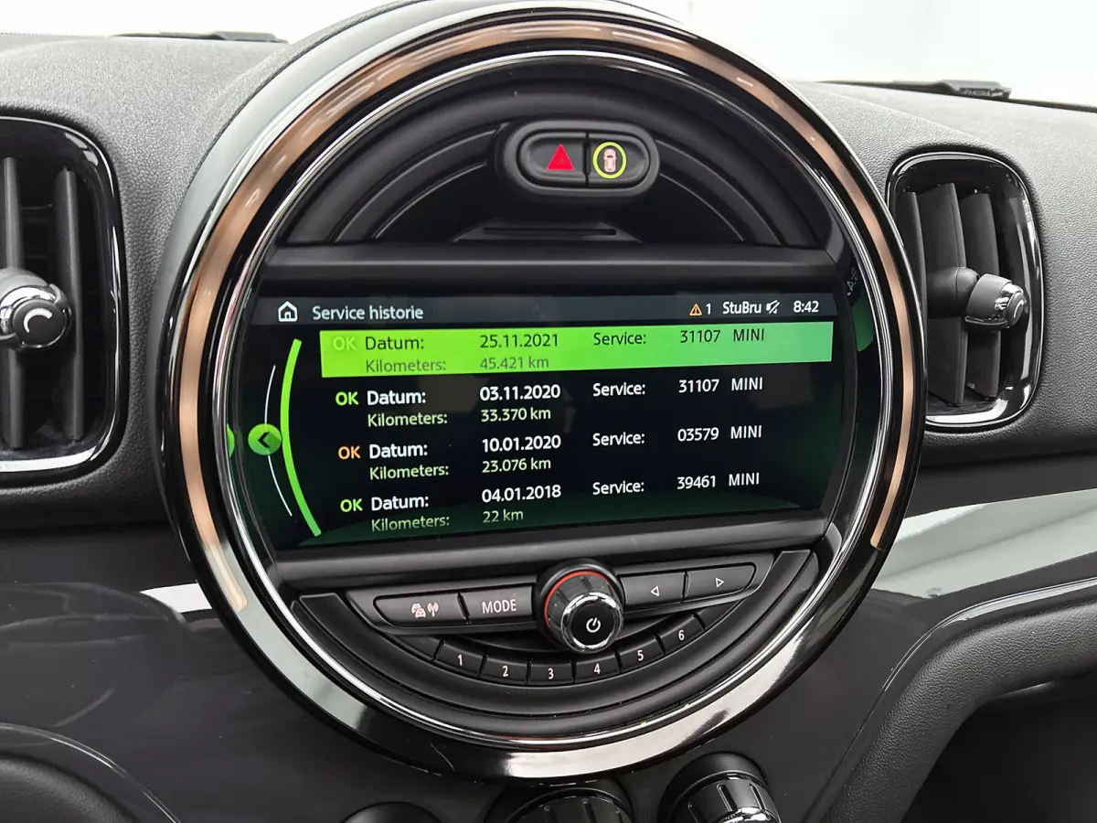 Mini 1.5 Cooper JCW-Pakket Chili Serious Business (Dealer OndH, Pano, Navi Pro, StoelV, Keyless, PDC V+A, Etc)