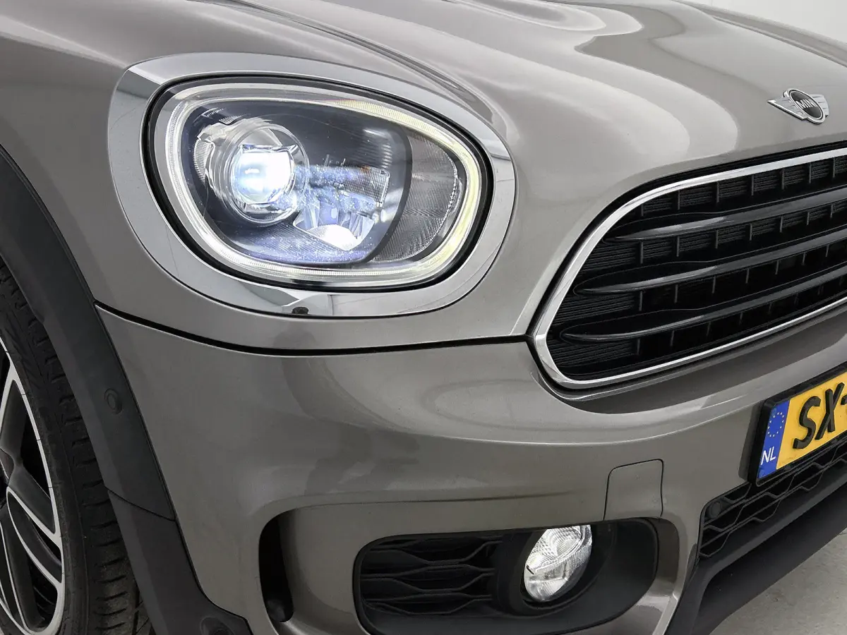 Mini 1.5 Cooper JCW-Pakket Chili Serious Business (Dealer OndH, Pano, Navi Pro, StoelV, Keyless, PDC V+A, Etc)