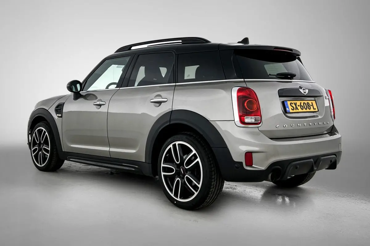 Mini 1.5 Cooper JCW-Pakket Chili Serious Business (Dealer OndH, Pano, Navi Pro, StoelV, Keyless, PDC V+A, Etc)