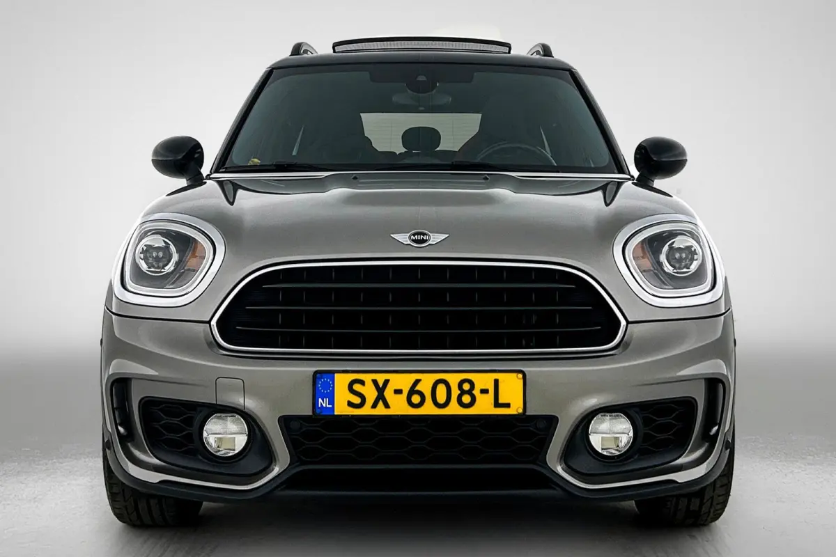 Mini 1.5 Cooper JCW-Pakket Chili Serious Business (Dealer OndH, Pano, Navi Pro, StoelV, Keyless, PDC V+A, Etc)