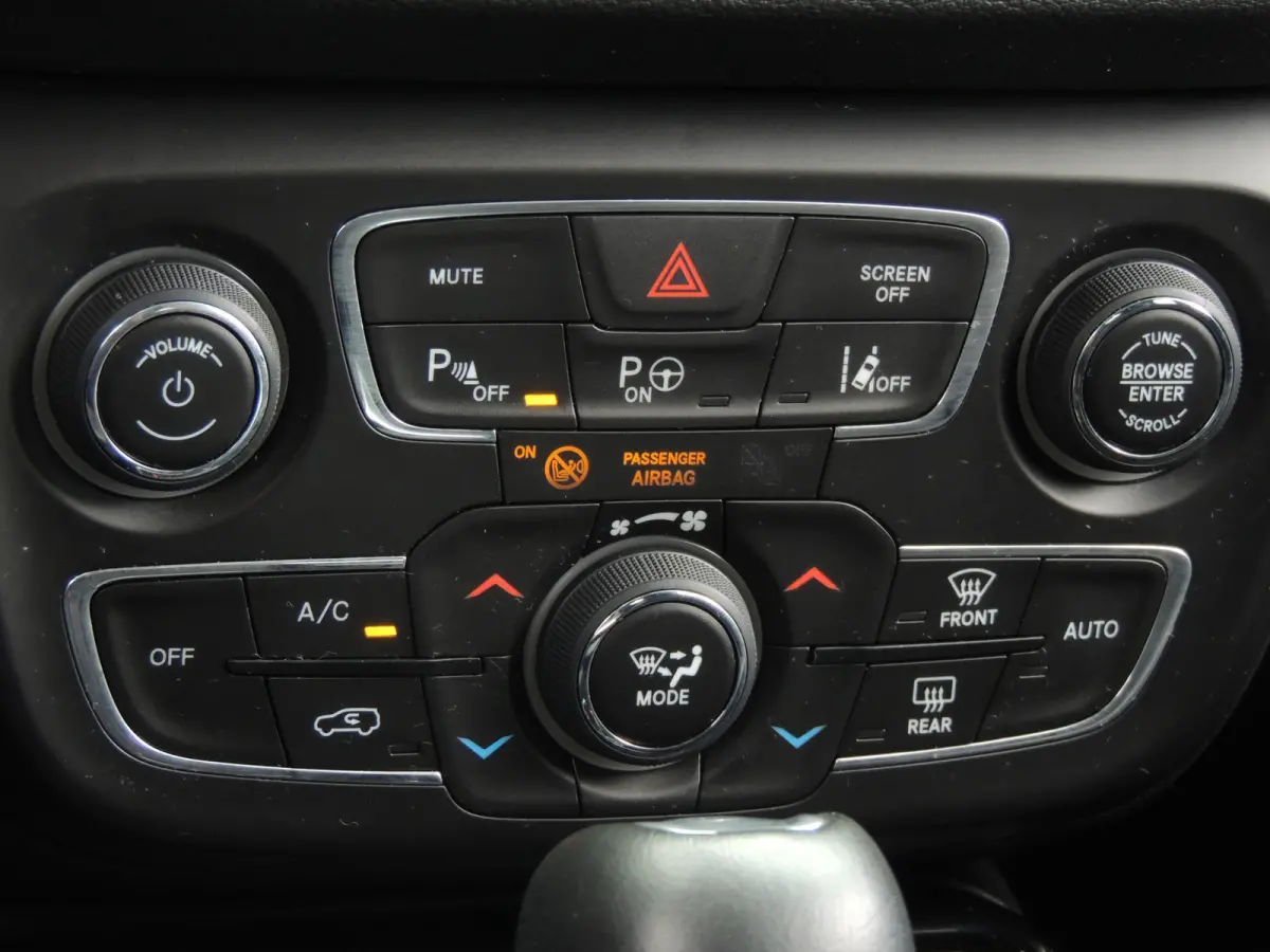 1.3T Limited Automaat 150PK | Clima | Xenon | Navi | Keyless | Licht/regen sensor | All-season banden