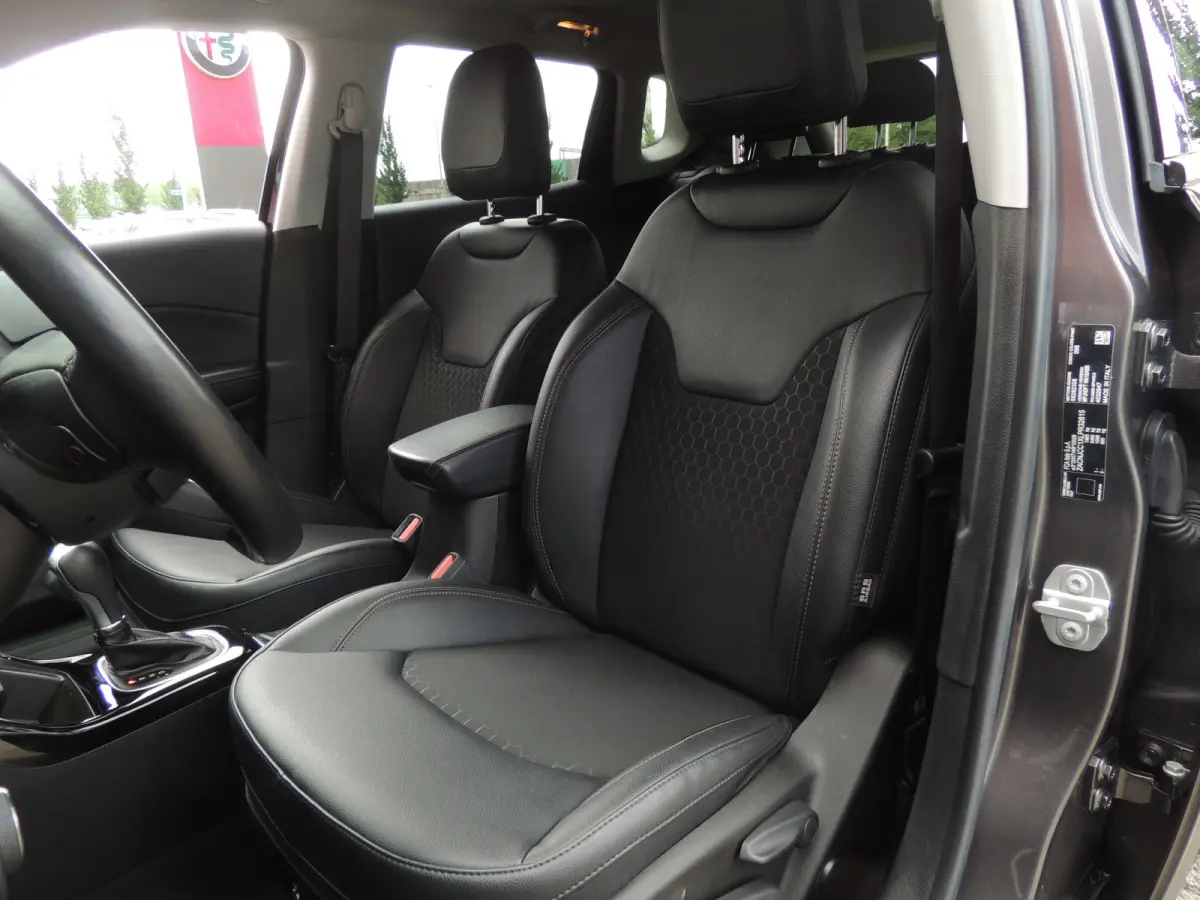 1.3T Limited Automaat 150PK | Clima | Xenon | Navi | Keyless | Licht/regen sensor | All-season banden