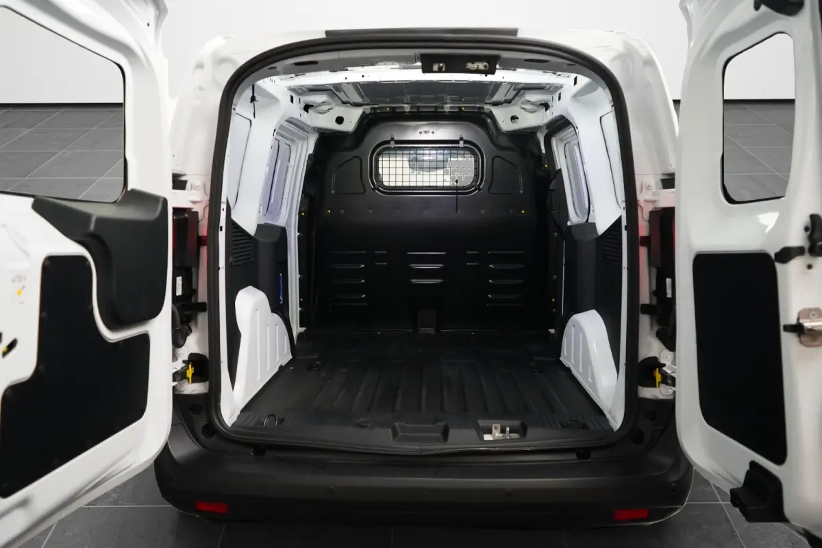 Trend 1.5 EcoBlue 100pk | 1100 kg trekgewicht | 700kg laadvermogen | Camera | Navi | Stoelverwarming |