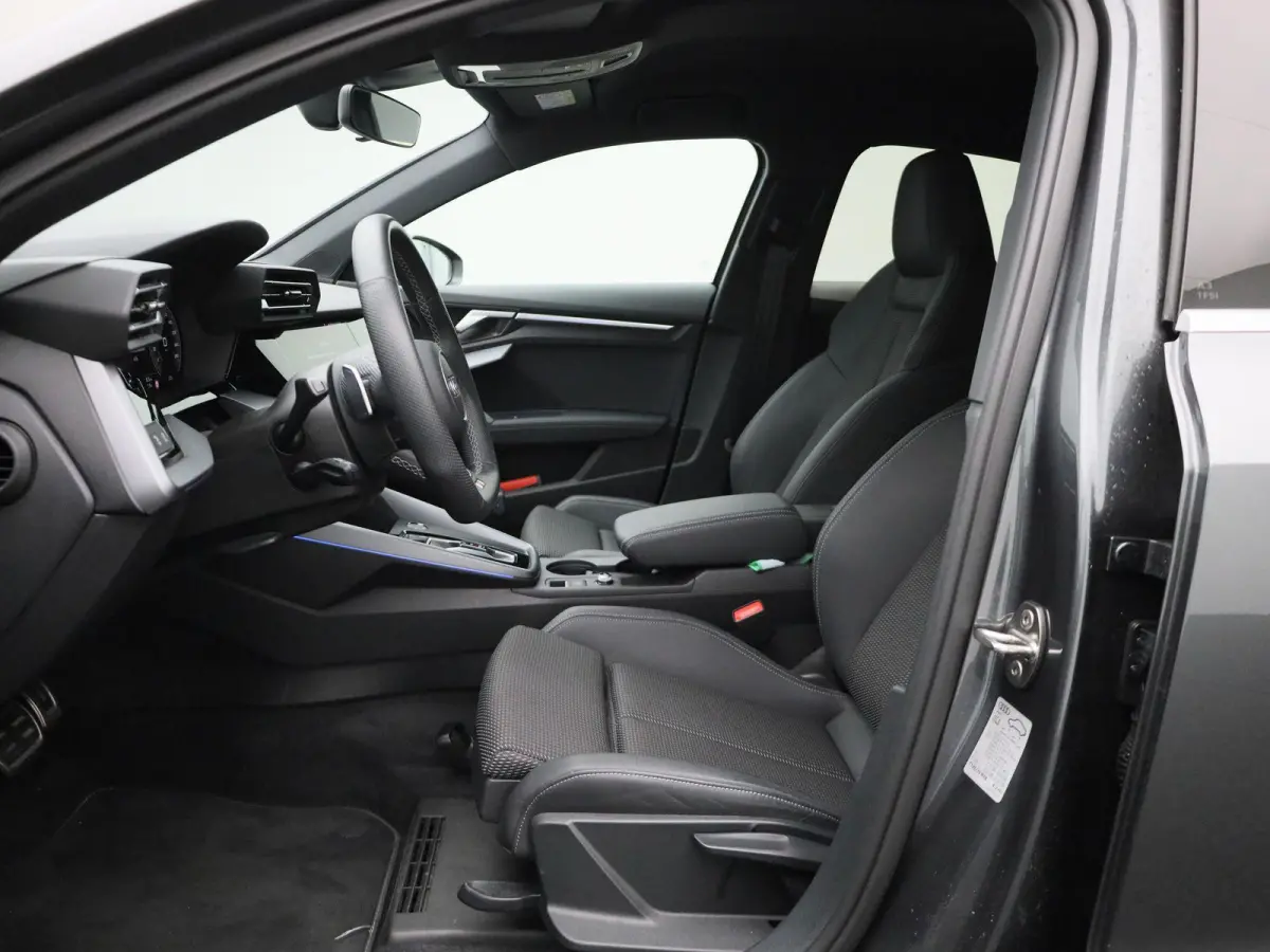 30 TFSI S edition 116 PK | S-line | Automaat | Navigatie | Stoelverwarming | Climatronic | Privacy glass | Sfeerverlichting | Cruise Control |
