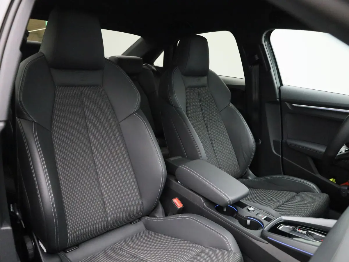 30 TFSI S edition 116 PK | S-line | Automaat | Navigatie | Stoelverwarming | Climatronic | Privacy glass | Sfeerverlichting | Cruise Control |