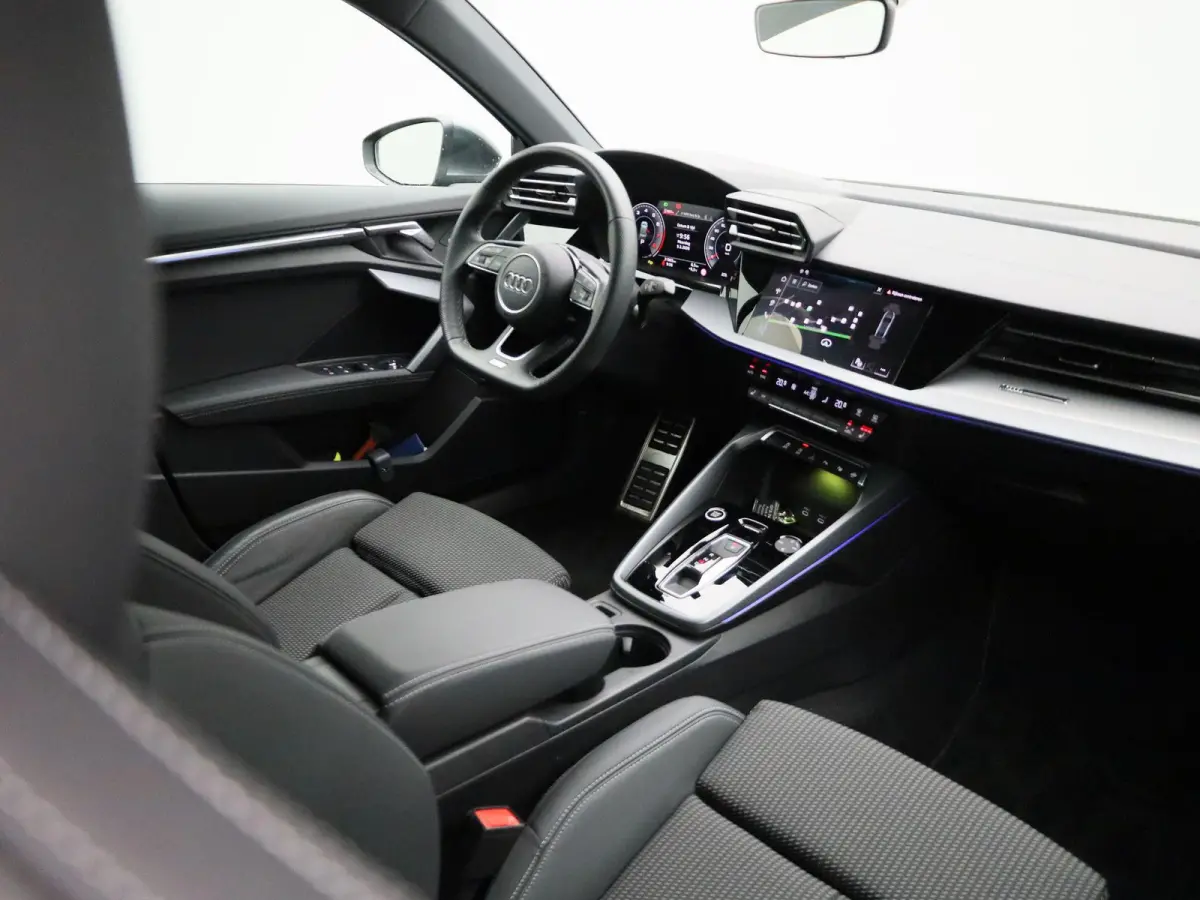 30 TFSI S edition 116 PK | S-line | Automaat | Navigatie | Stoelverwarming | Climatronic | Privacy glass | Sfeerverlichting | Cruise Control |