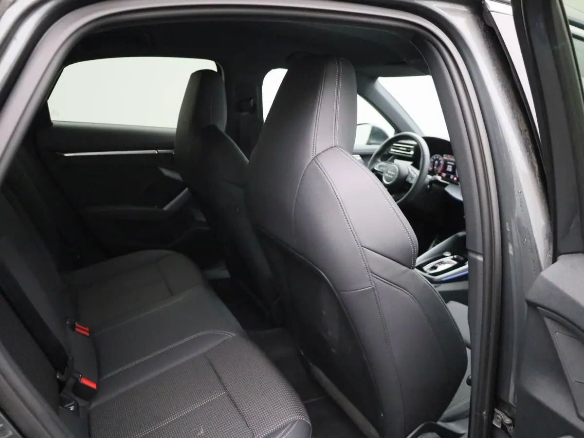 30 TFSI S edition 116 PK | S-line | Automaat | Navigatie | Stoelverwarming | Climatronic | Privacy glass | Sfeerverlichting | Cruise Control |