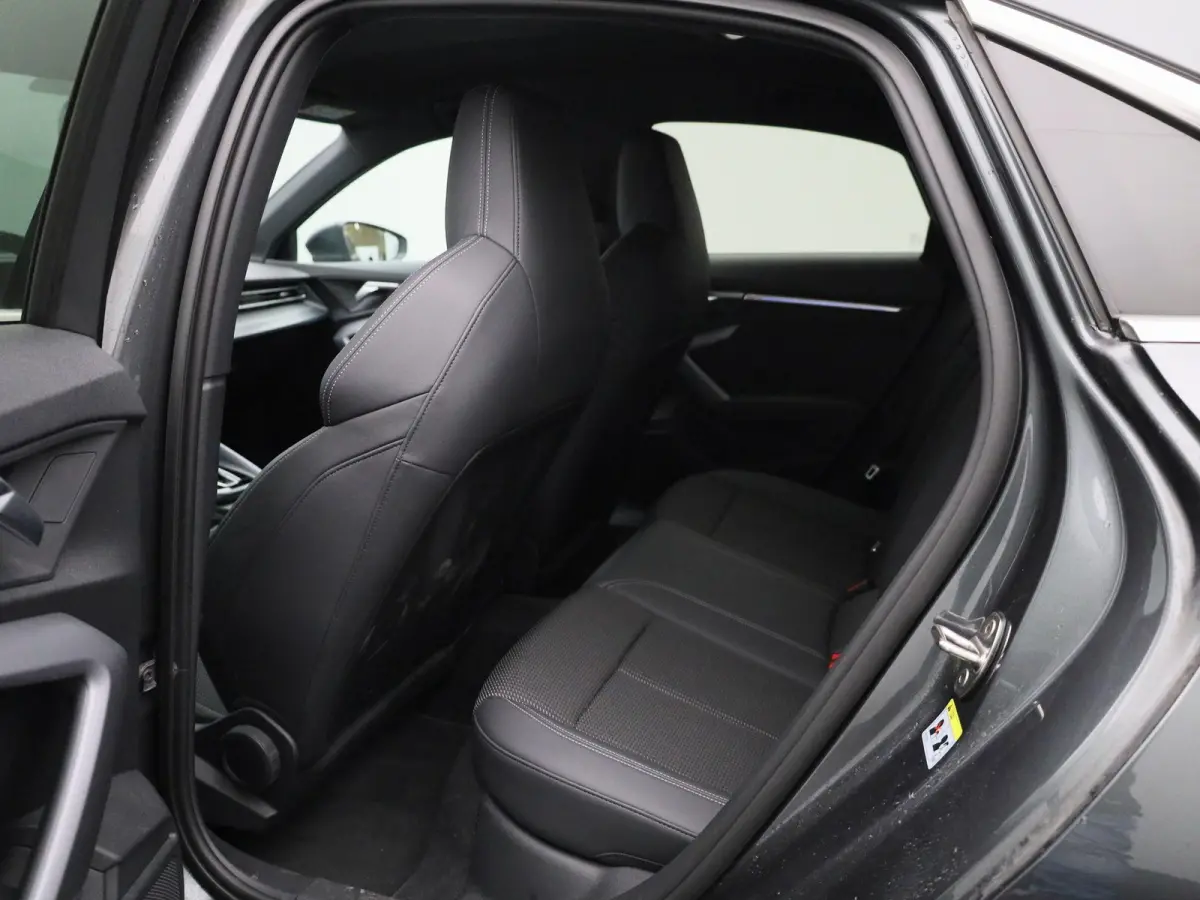 30 TFSI S edition 116 PK | S-line | Automaat | Navigatie | Stoelverwarming | Climatronic | Privacy glass | Sfeerverlichting | Cruise Control |