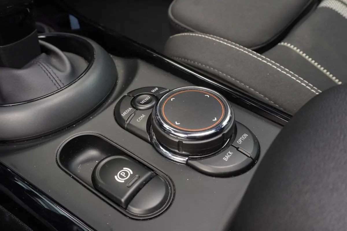 Mini 2.0 Cooper S Salt 192PK+Panodak+Navigatie+harman-Kardon+apple NOVEMBER 2018=ORIG/NL