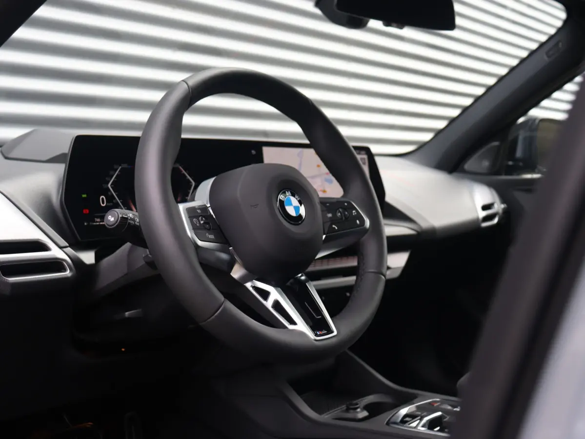 5-deurs 120 | M Sportpakket Pro | Panodak | Head-Up | Harman Kardon | Elektr. Stoelen | Driving Assistant Plus | Comfort Access | Parking Assistant Plus | M Stoelen | 19'' LMV