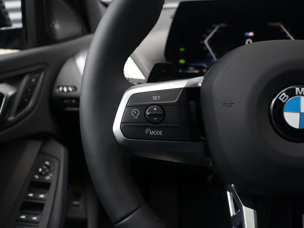 5-deurs 120 | M Sportpakket Pro | Panodak | Head-Up | Harman Kardon | Elektr. Stoelen | Driving Assistant Plus | Comfort Access | Parking Assistant Plus | M Stoelen | 19'' LMV
