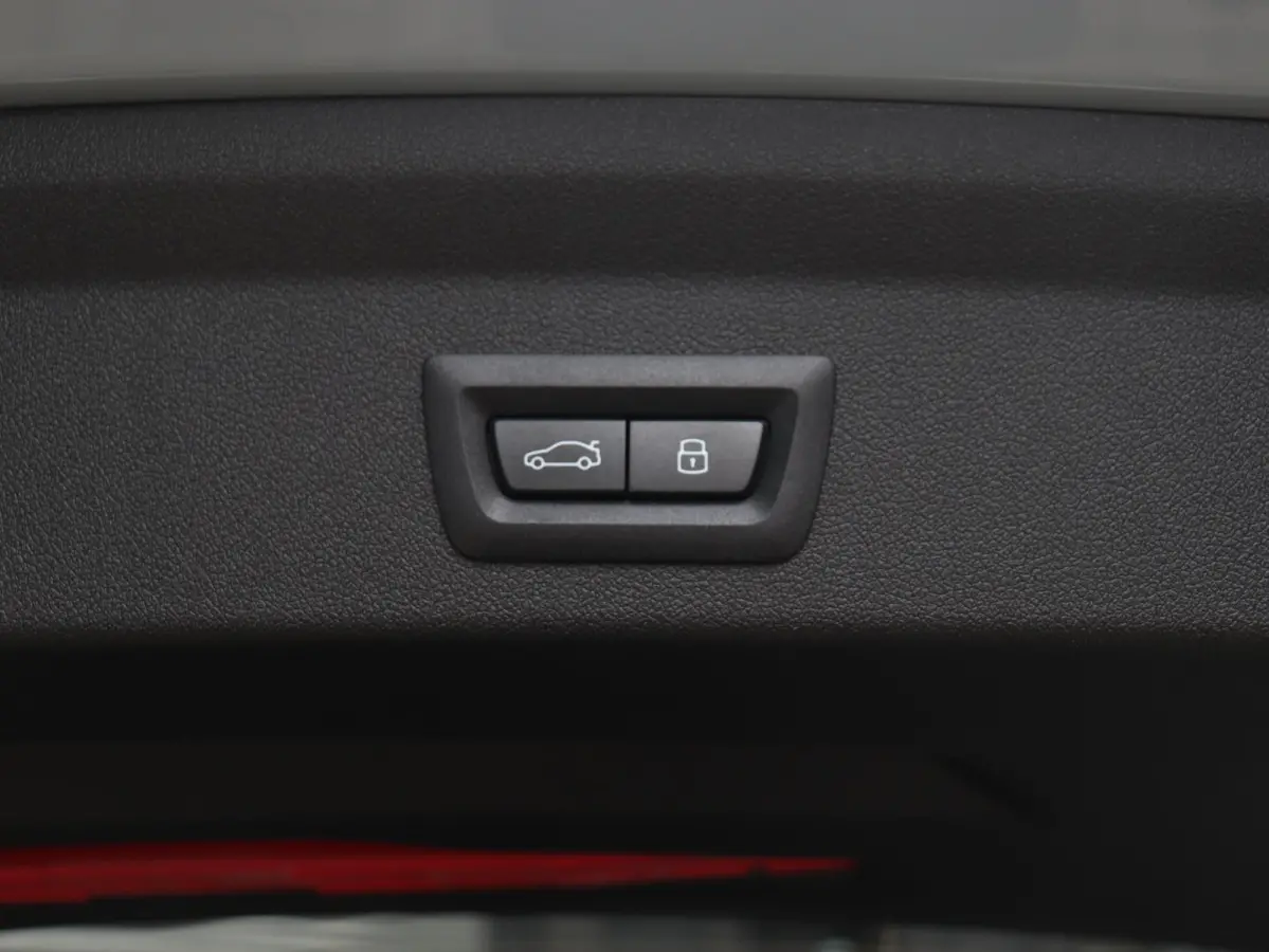 5-deurs 120 | M Sportpakket Pro | Panodak | Head-Up | Harman Kardon | Elektr. Stoelen | Driving Assistant Plus | Comfort Access | Parking Assistant Plus | M Stoelen | 19'' LMV