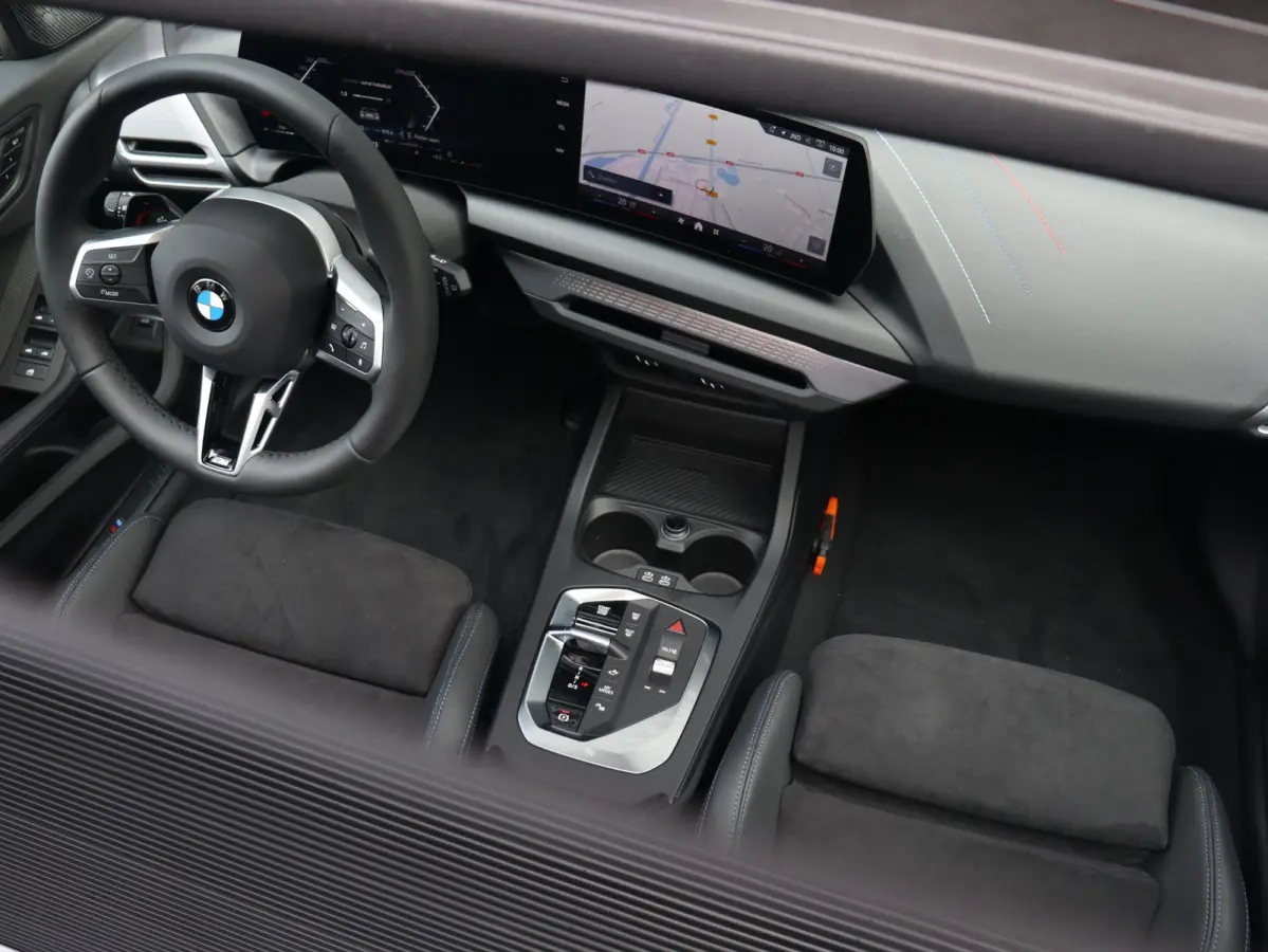5-deurs 120 | M Sportpakket Pro | Panodak | Head-Up | Harman Kardon | Elektr. Stoelen | Driving Assistant Plus | Comfort Access | Parking Assistant Plus | M Stoelen | 19'' LMV