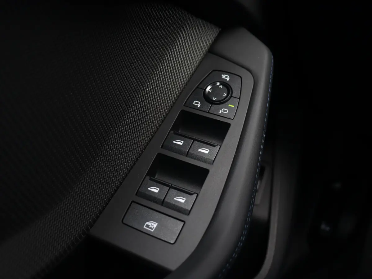 5-deurs 120 | M Sportpakket Pro | Panodak | Head-Up | Harman Kardon | Elektr. Stoelen | Driving Assistant Plus | Comfort Access | Parking Assistant Plus | M Stoelen | 19'' LMV