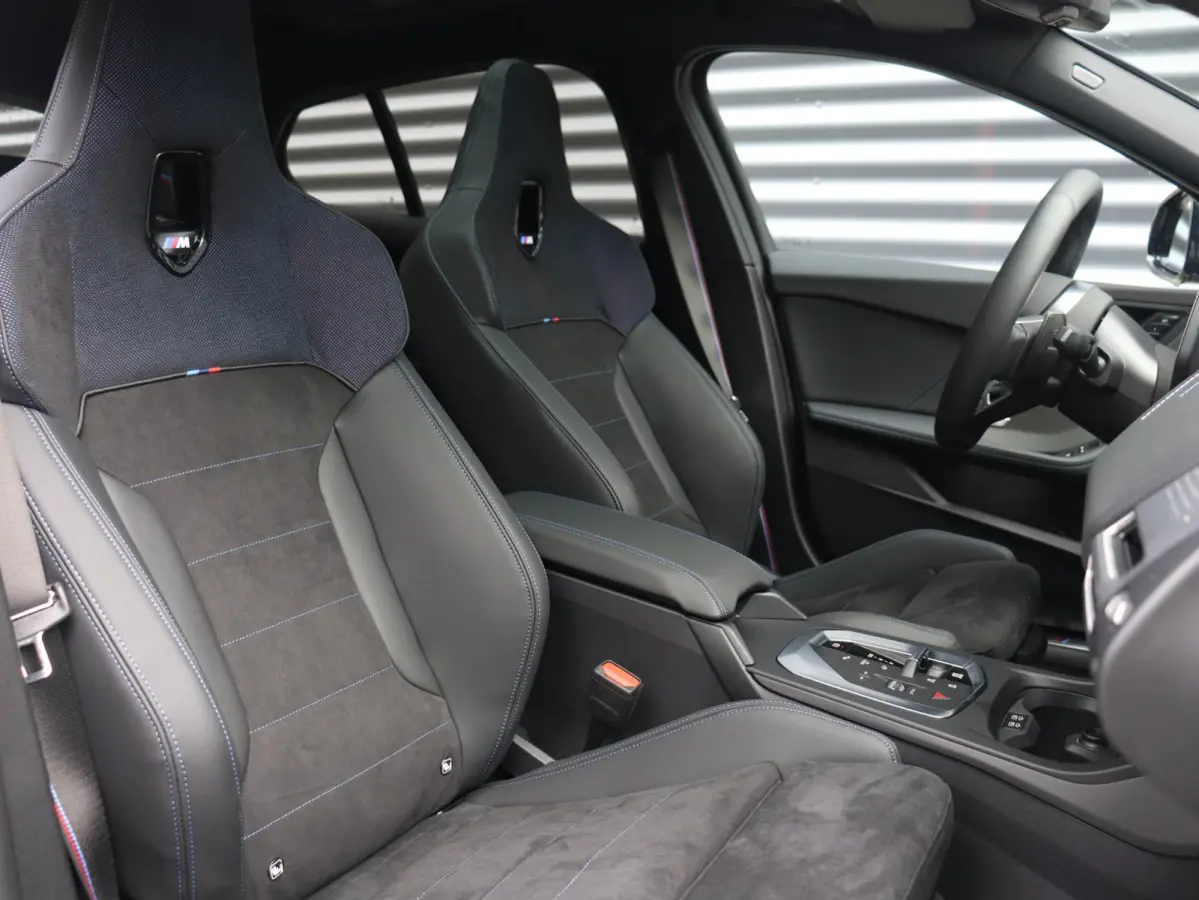 5-deurs 120 | M Sportpakket Pro | Panodak | Head-Up | Harman Kardon | Elektr. Stoelen | Driving Assistant Plus | Comfort Access | Parking Assistant Plus | M Stoelen | 19'' LMV