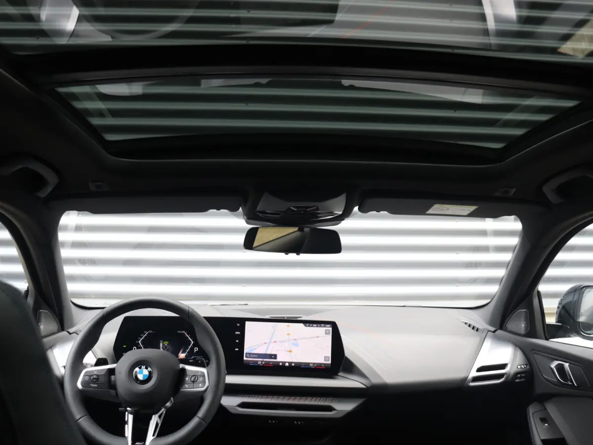 5-deurs 120 | M Sportpakket Pro | Panodak | Head-Up | Harman Kardon | Elektr. Stoelen | Driving Assistant Plus | Comfort Access | Parking Assistant Plus | M Stoelen | 19'' LMV