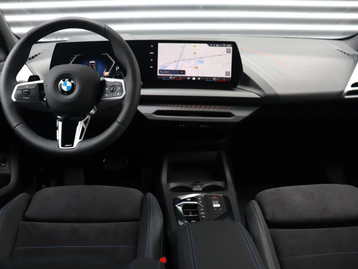 5-deurs 120 | M Sportpakket Pro | Panodak | Head-Up | Harman Kardon | Elektr. Stoelen | Driving Assistant Plus | Comfort Access | Parking Assistant Plus | M Stoelen | 19'' LMV