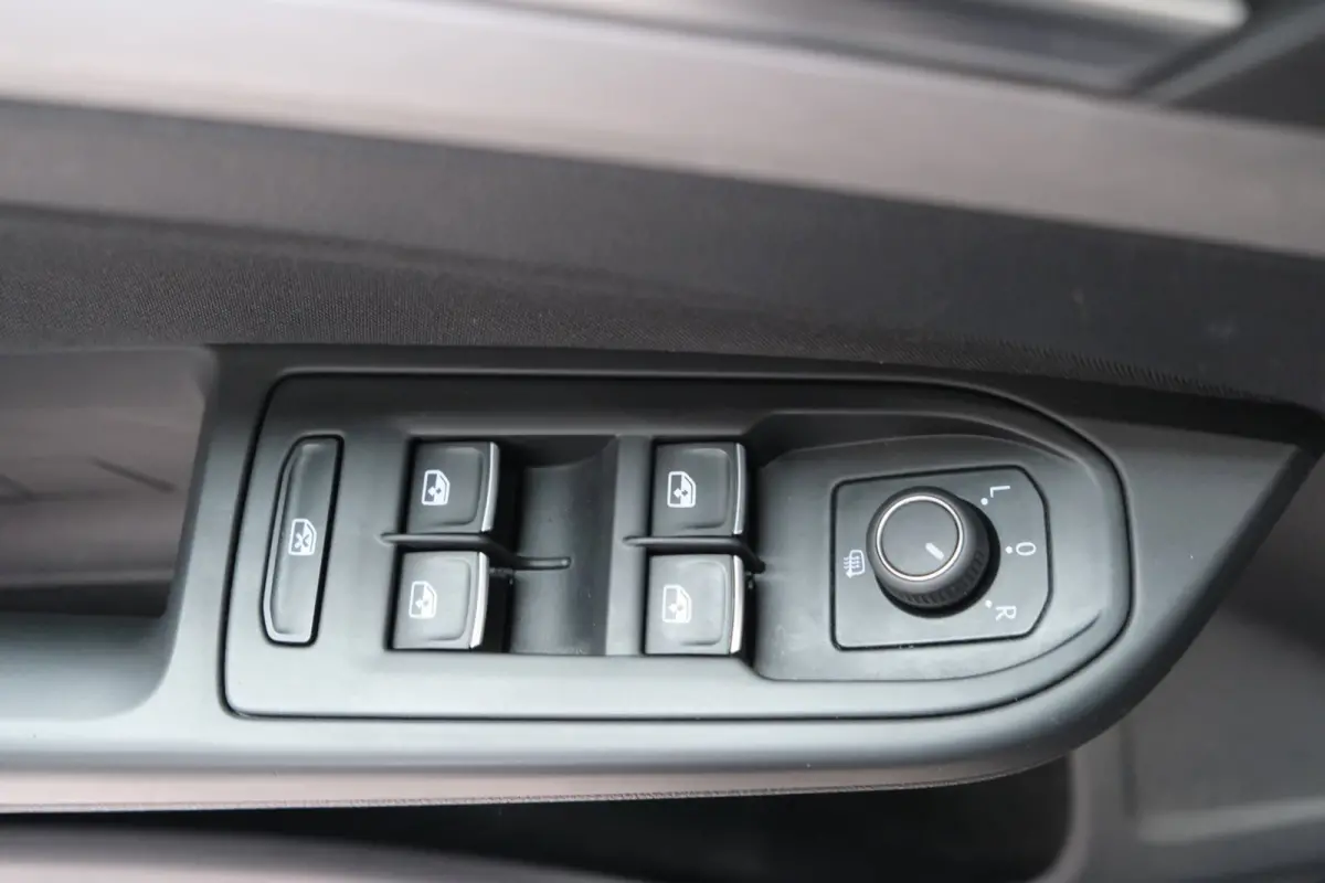 1.0 eTSI Life Automaat - N.A.P. Airco, Cruise, Camera, Navi, PDC, Virtual display.