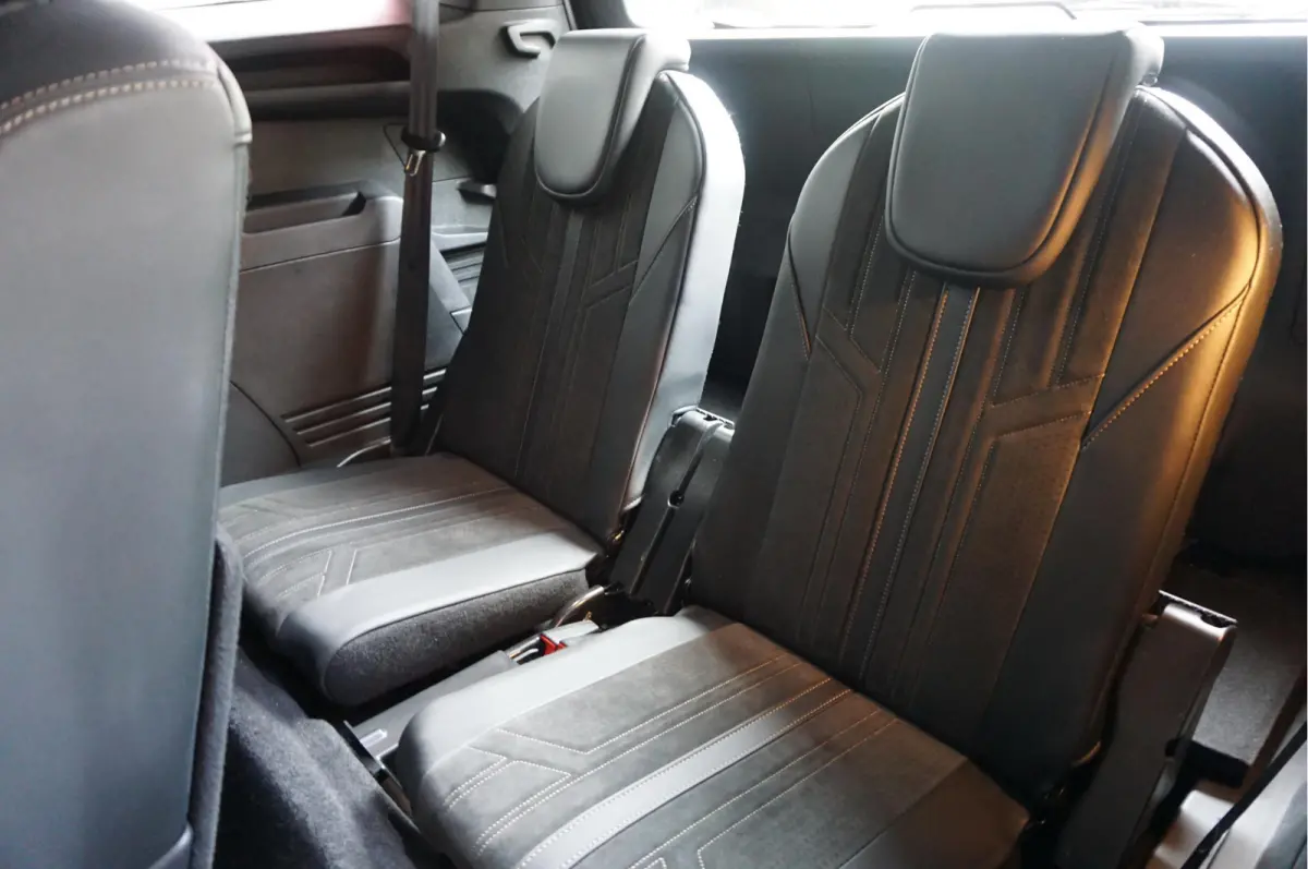 1.2 PureTech GT SPORT | LEER/ Alcantara | Sfeerverlichting | APPLE | NL auto | Dealer onderhouden |