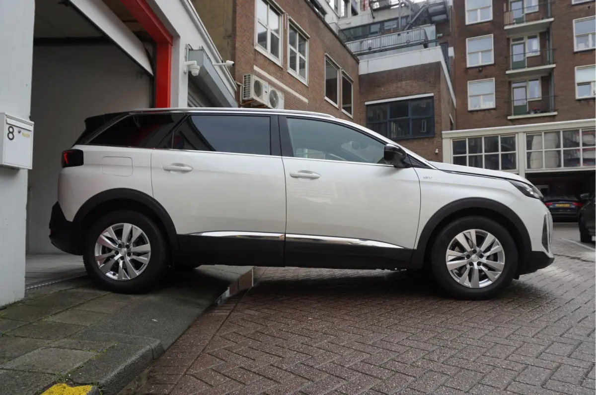 1.2 PureTech GT SPORT | LEER/ Alcantara | Sfeerverlichting | APPLE | NL auto | Dealer onderhouden |