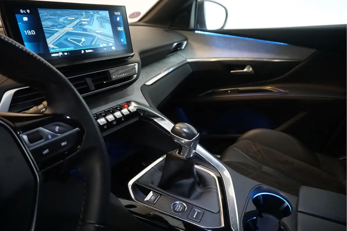 1.2 PureTech GT SPORT | LEER/ Alcantara | Sfeerverlichting | APPLE | NL auto | Dealer onderhouden |