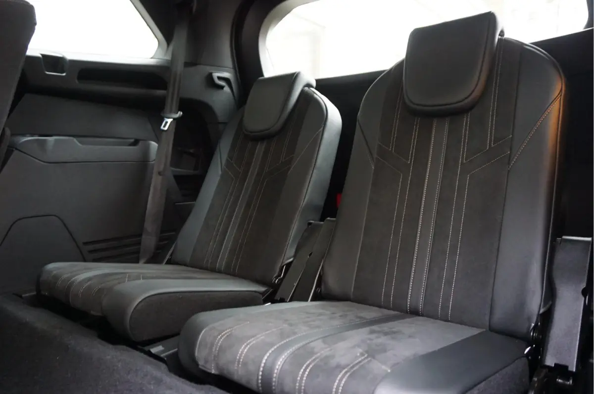 1.2 PureTech GT SPORT | LEER/ Alcantara | Sfeerverlichting | APPLE | NL auto | Dealer onderhouden |