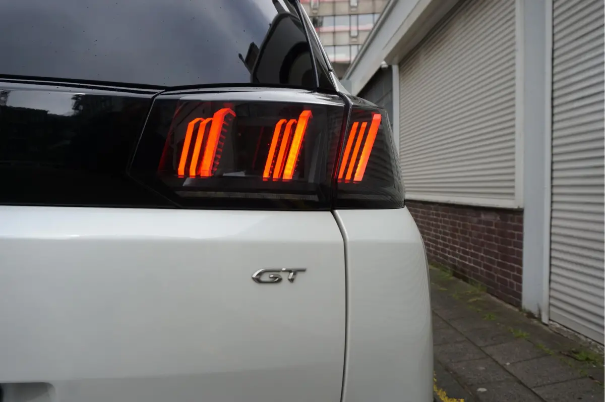 1.2 PureTech GT SPORT | LEER/ Alcantara | Sfeerverlichting | APPLE | NL auto | Dealer onderhouden |