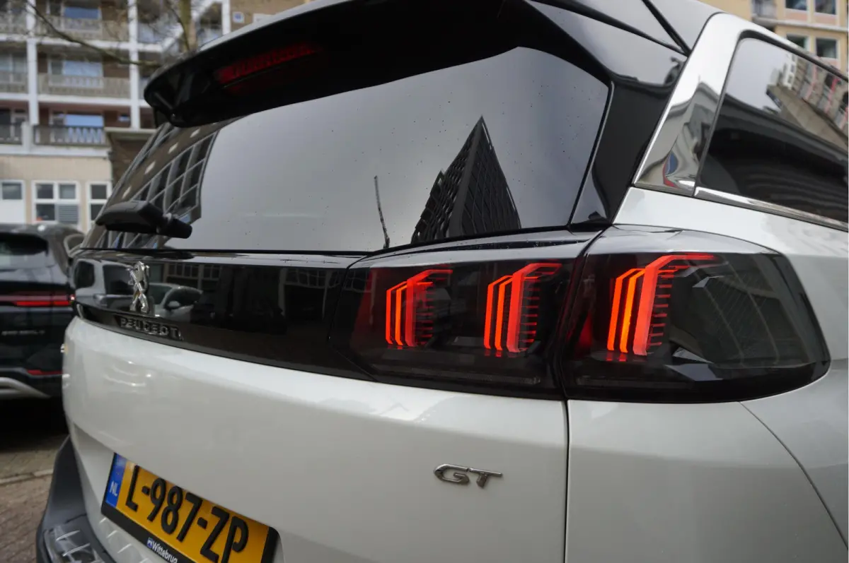 1.2 PureTech GT SPORT | LEER/ Alcantara | Sfeerverlichting | APPLE | NL auto | Dealer onderhouden |