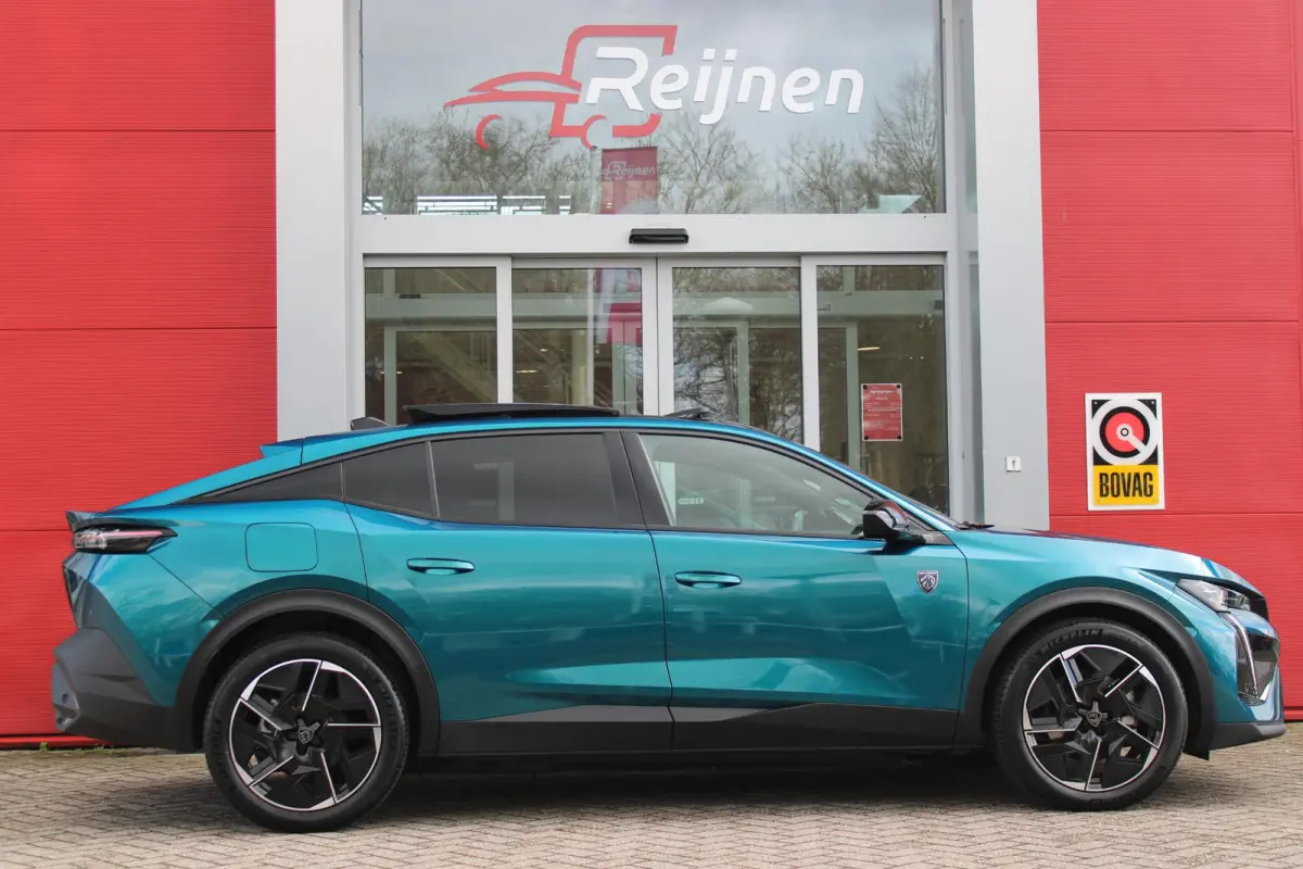 GT 58 kWh | PANORAMISCH SCHUIF/KANTEL DAK | ELEKTRISCH BEDIENBARE VOORSTOELEN | STOEL/STUUR VERWARMING | MASSAGE FUNCTIE OP DE VOORSTOELEN | FOCAL AUDIO SYSTEEM | ALCANTARA/LEDEREN BEKLEDING
