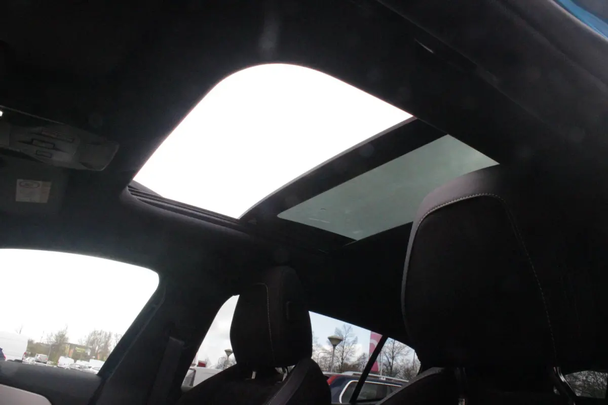 GT 58 kWh | PANORAMISCH SCHUIF/KANTEL DAK | ELEKTRISCH BEDIENBARE VOORSTOELEN | STOEL/STUUR VERWARMING | MASSAGE FUNCTIE OP DE VOORSTOELEN | FOCAL AUDIO SYSTEEM | ALCANTARA/LEDEREN BEKLEDING