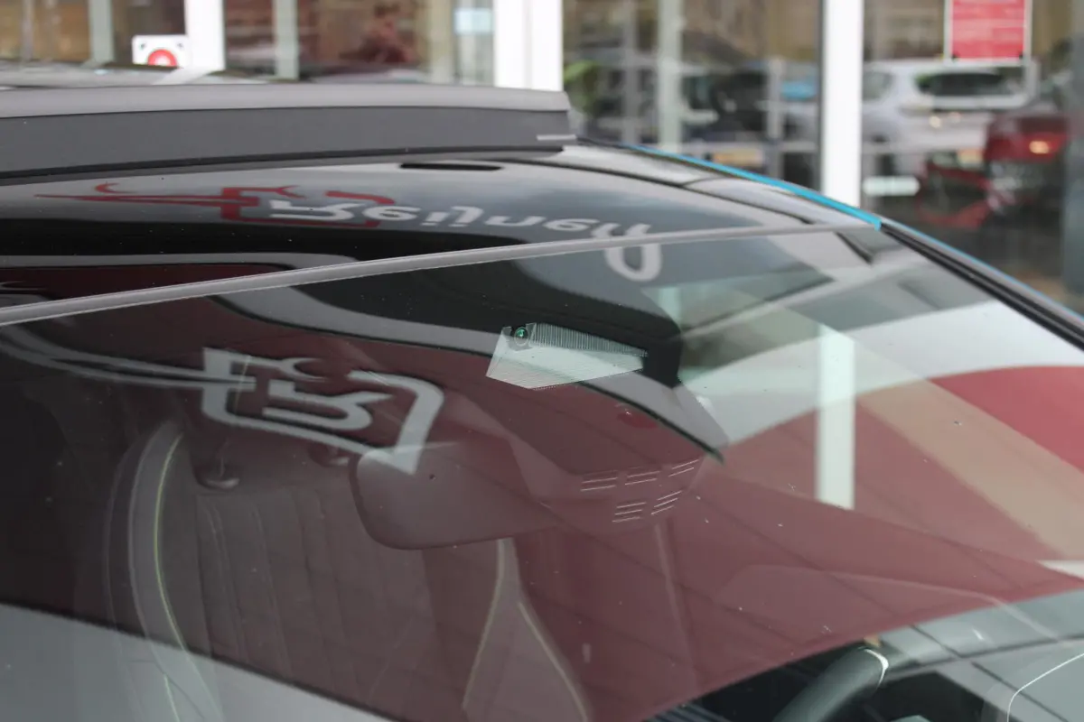 GT 58 kWh | PANORAMISCH SCHUIF/KANTEL DAK | ELEKTRISCH BEDIENBARE VOORSTOELEN | STOEL/STUUR VERWARMING | MASSAGE FUNCTIE OP DE VOORSTOELEN | FOCAL AUDIO SYSTEEM | ALCANTARA/LEDEREN BEKLEDING