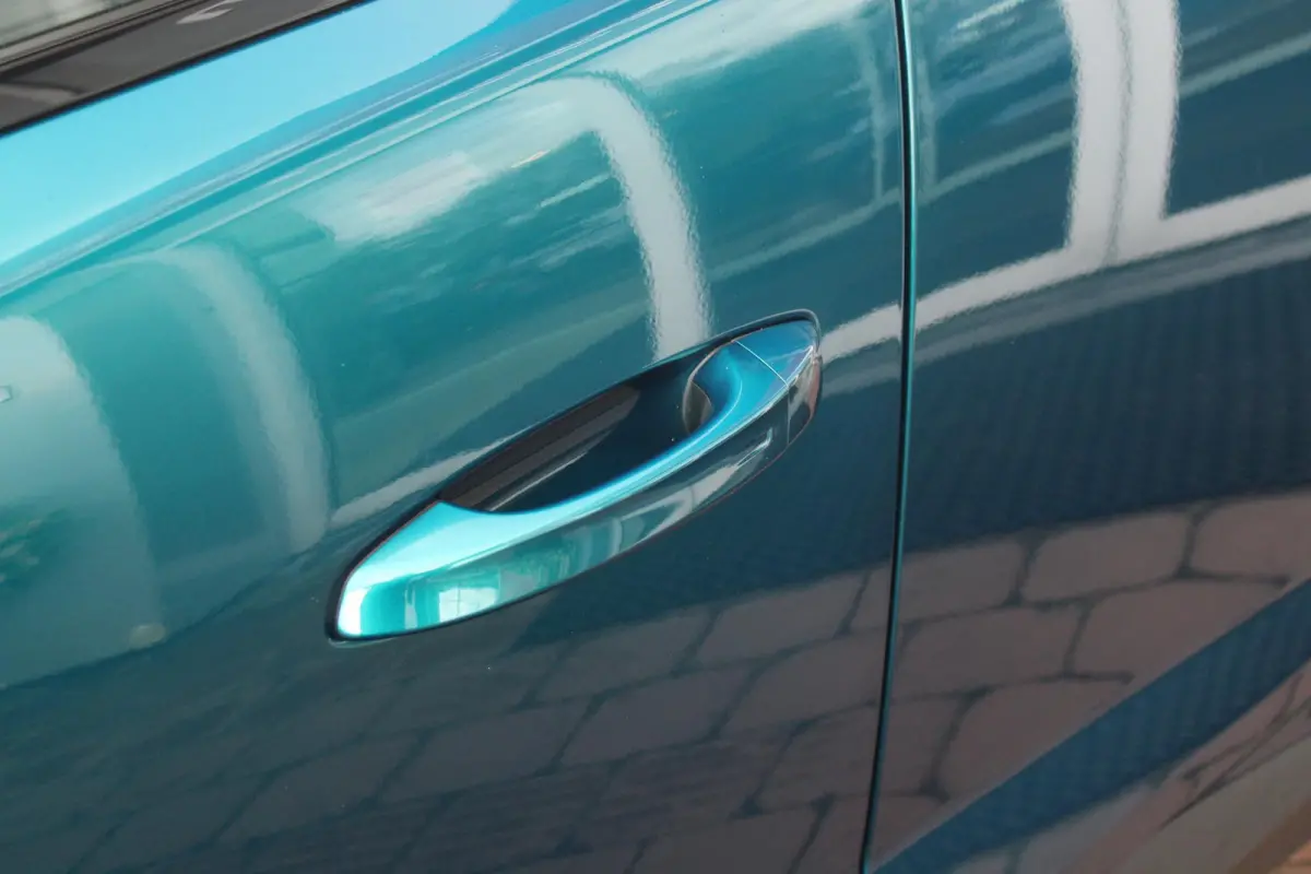 GT 58 kWh | PANORAMISCH SCHUIF/KANTEL DAK | ELEKTRISCH BEDIENBARE VOORSTOELEN | STOEL/STUUR VERWARMING | MASSAGE FUNCTIE OP DE VOORSTOELEN | FOCAL AUDIO SYSTEEM | ALCANTARA/LEDEREN BEKLEDING