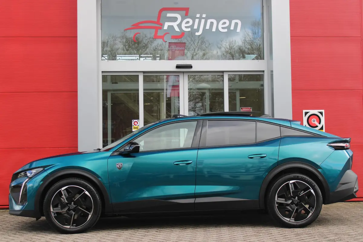 GT 58 kWh | PANORAMISCH SCHUIF/KANTEL DAK | ELEKTRISCH BEDIENBARE VOORSTOELEN | STOEL/STUUR VERWARMING | MASSAGE FUNCTIE OP DE VOORSTOELEN | FOCAL AUDIO SYSTEEM | ALCANTARA/LEDEREN BEKLEDING