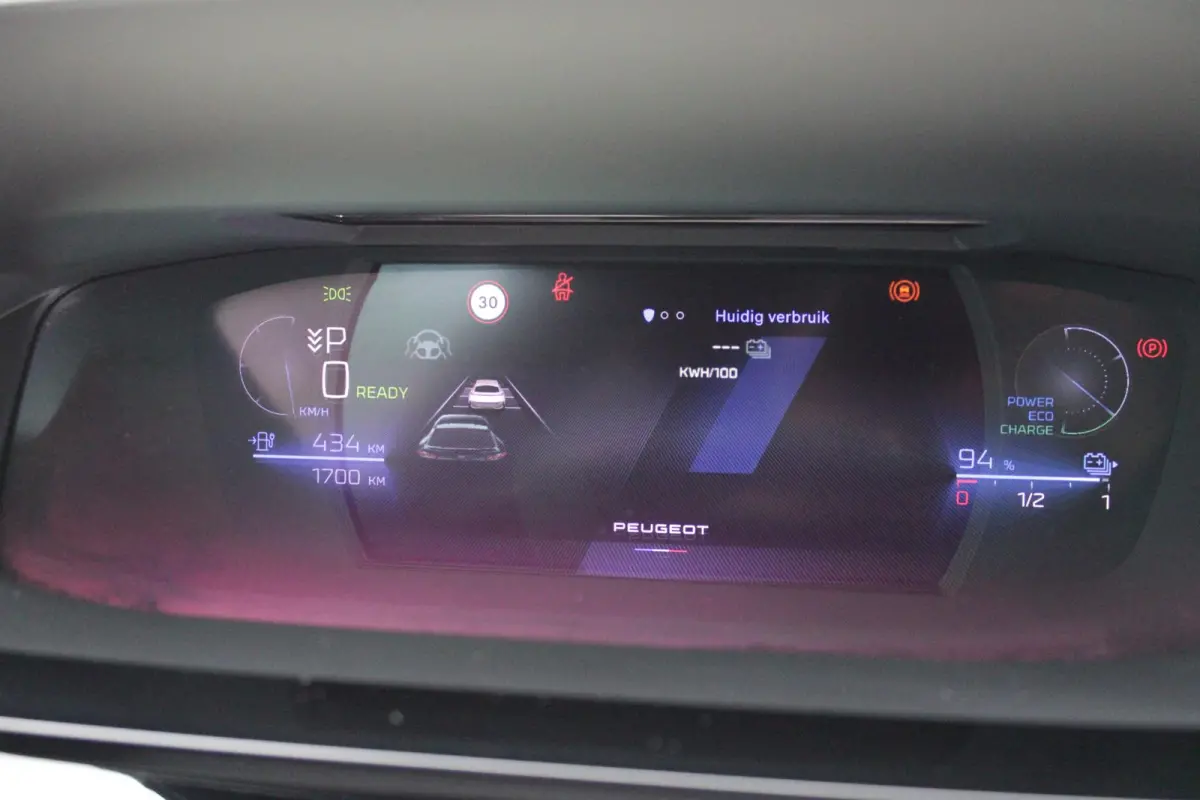 GT 58 kWh | PANORAMISCH SCHUIF/KANTEL DAK | ELEKTRISCH BEDIENBARE VOORSTOELEN | STOEL/STUUR VERWARMING | MASSAGE FUNCTIE OP DE VOORSTOELEN | FOCAL AUDIO SYSTEEM | ALCANTARA/LEDEREN BEKLEDING