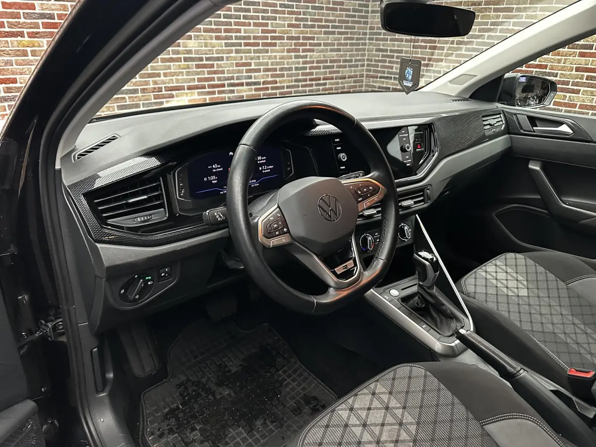 1.0 TSI R-Line Virtual Camera Keyless Navi Dealer