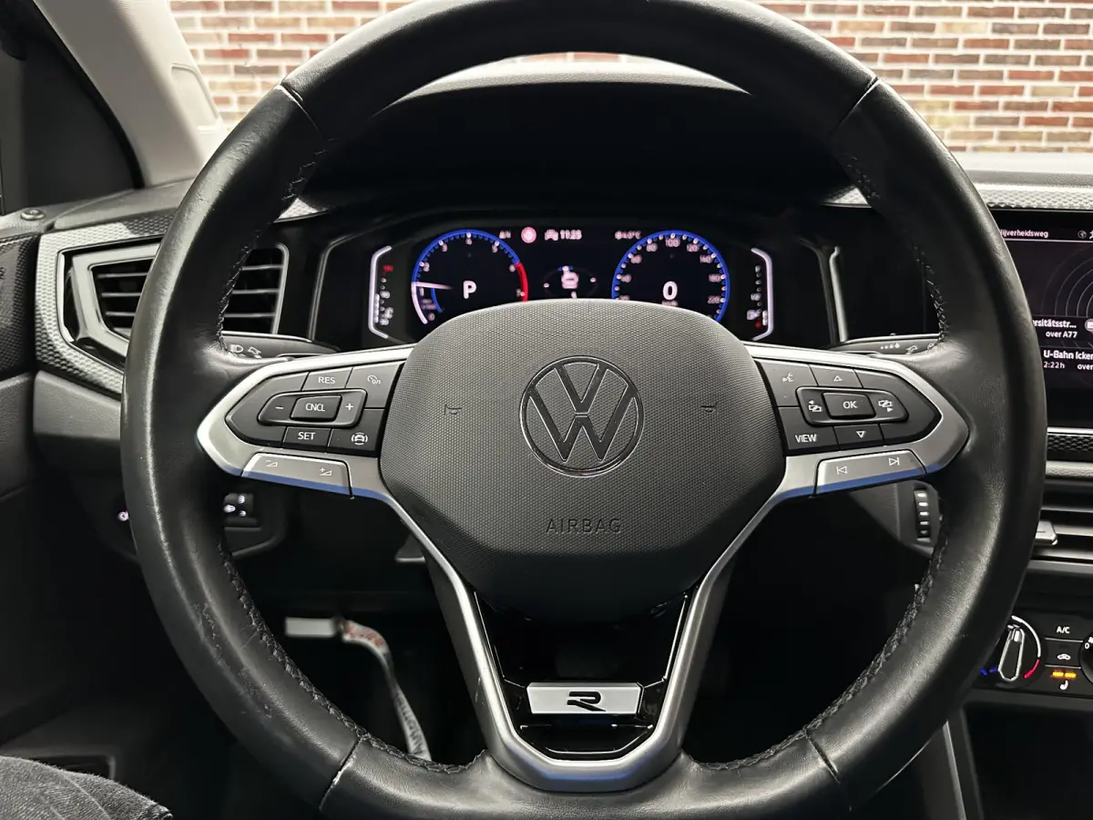 1.0 TSI R-Line Virtual Camera Keyless Navi Dealer