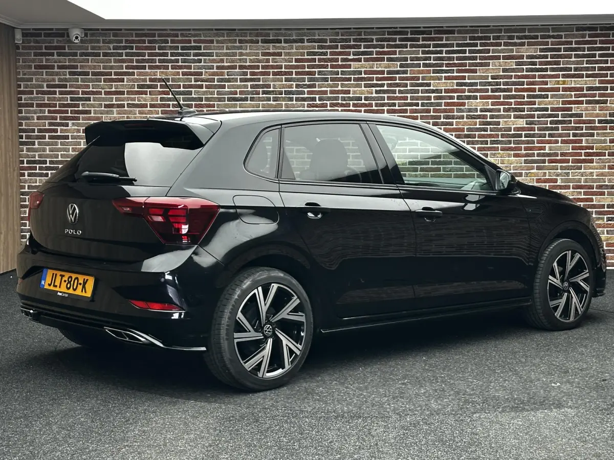 1.0 TSI R-Line Virtual Camera Keyless Navi Dealer