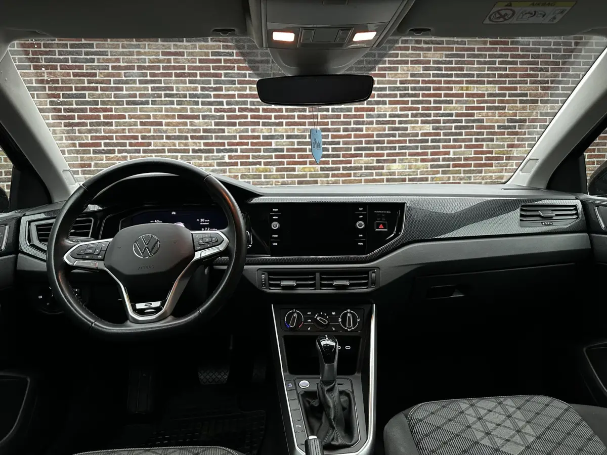 1.0 TSI R-Line Virtual Camera Keyless Navi Dealer
