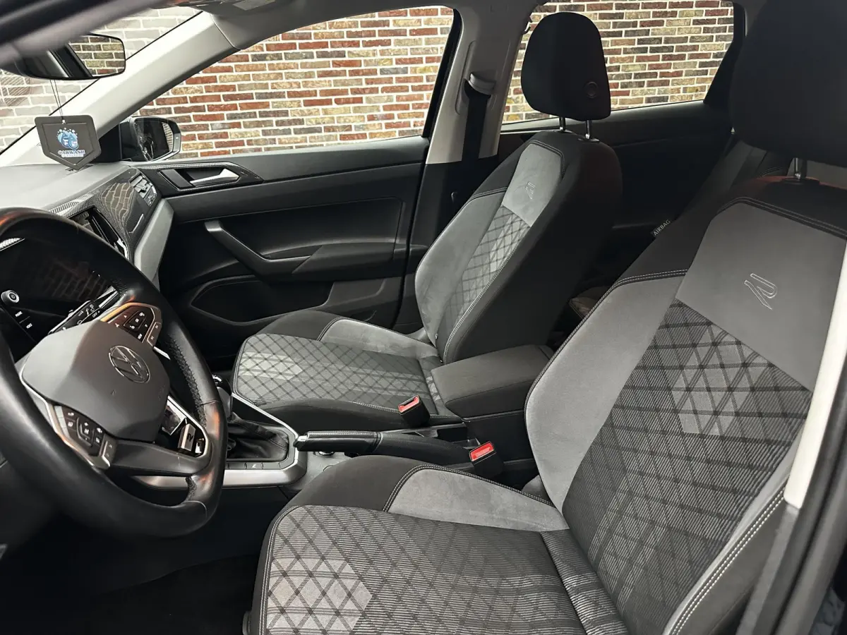 1.0 TSI R-Line Virtual Camera Keyless Navi Dealer