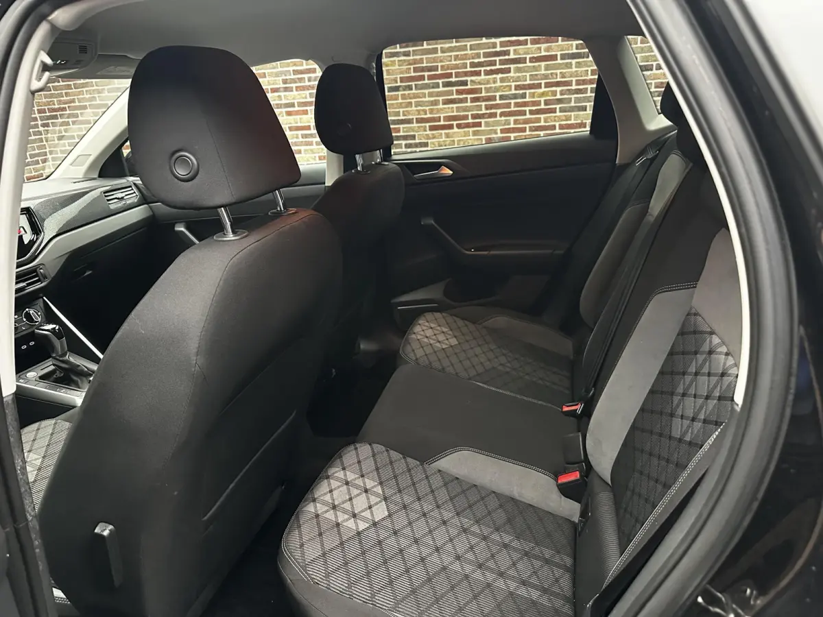 1.0 TSI R-Line Virtual Camera Keyless Navi Dealer