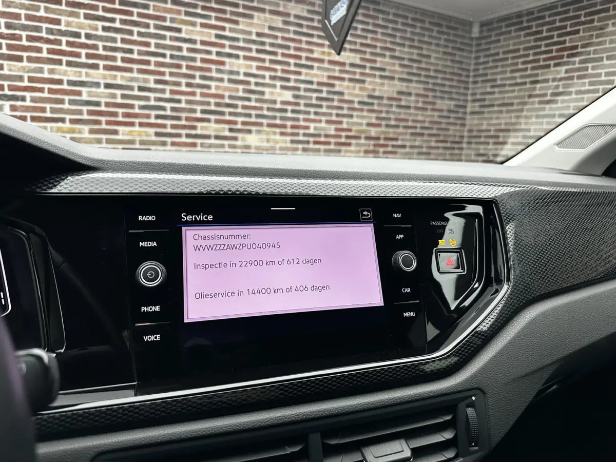 1.0 TSI R-Line Virtual Camera Keyless Navi Dealer