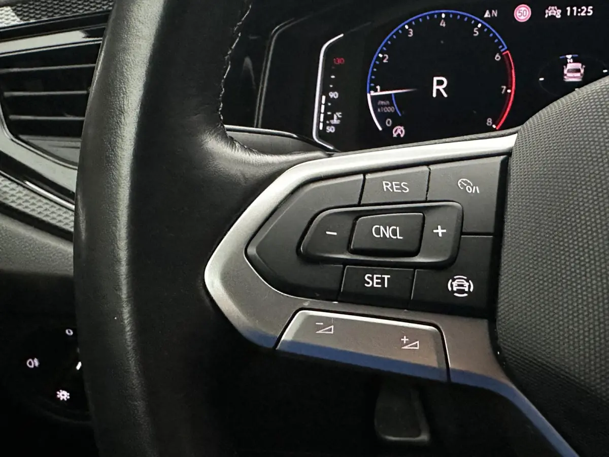 1.0 TSI R-Line Virtual Camera Keyless Navi Dealer