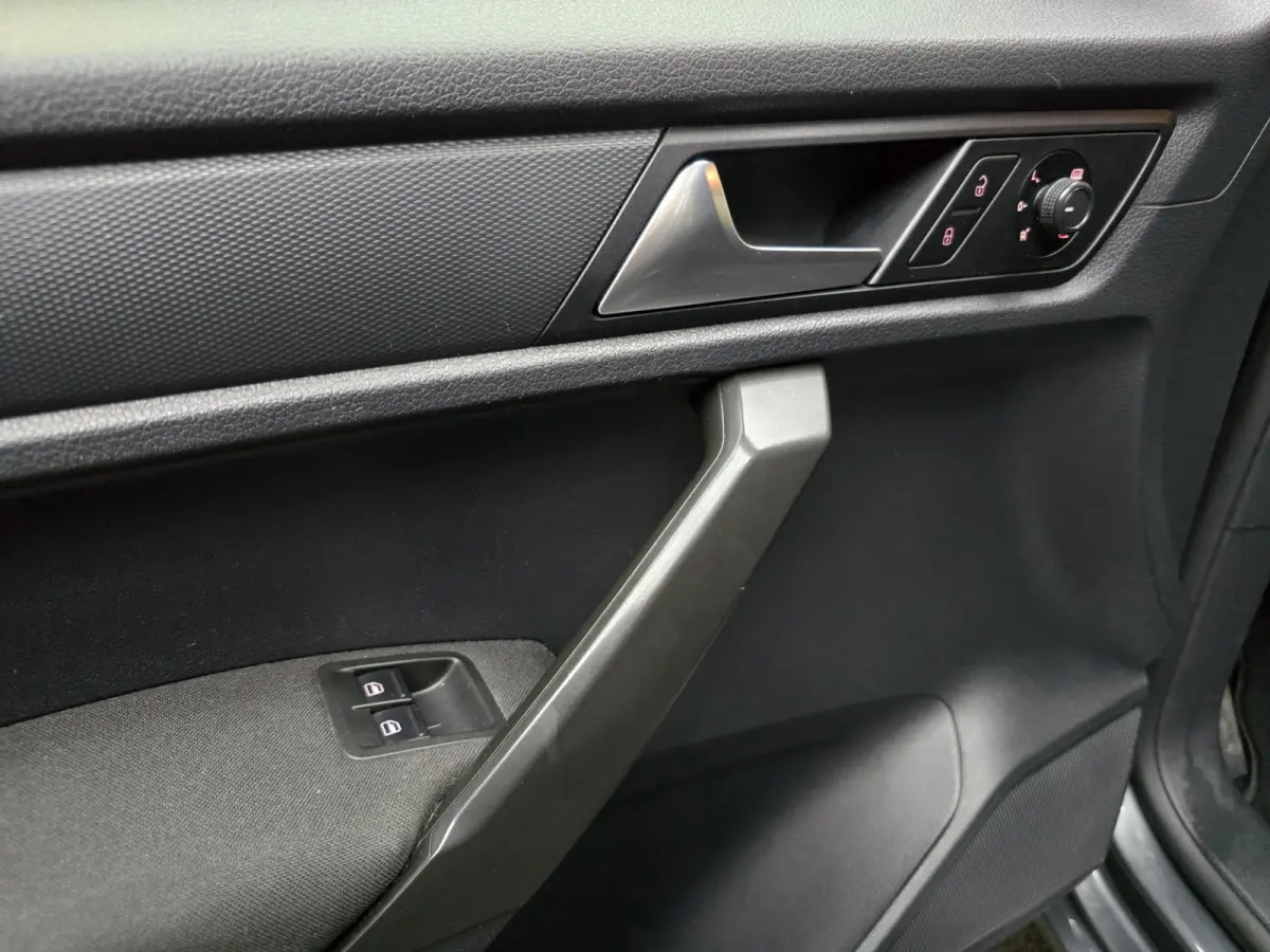 2.0 TDI Comfortline DC!! 5 Pers.NAVI Cruise Airco PDC 2x Schuifdeur Trekhaak LM!