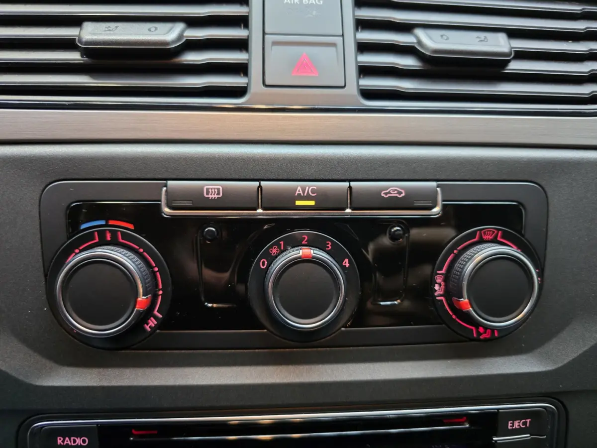 2.0 TDI Comfortline DC!! 5 Pers.NAVI Cruise Airco PDC 2x Schuifdeur Trekhaak LM!