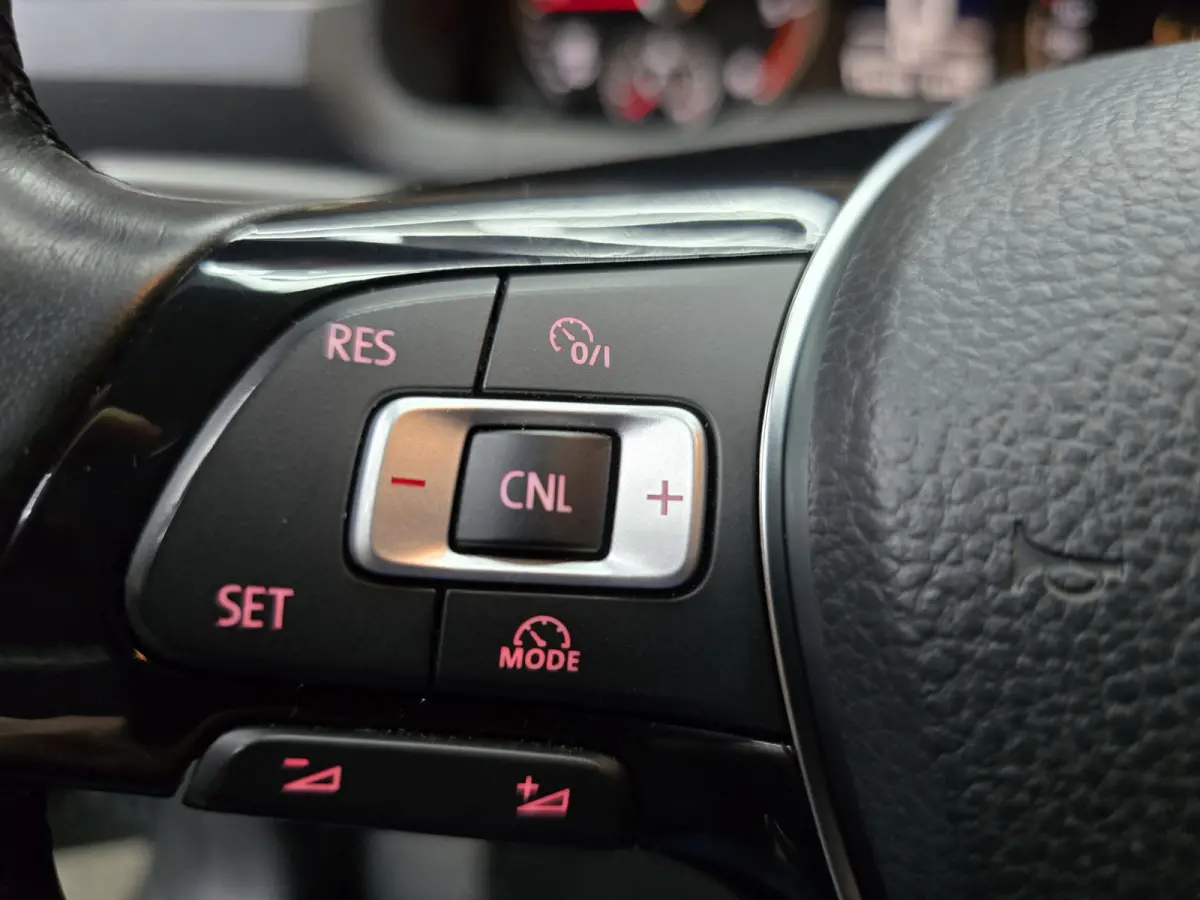 2.0 TDI Comfortline DC!! 5 Pers.NAVI Cruise Airco PDC 2x Schuifdeur Trekhaak LM!