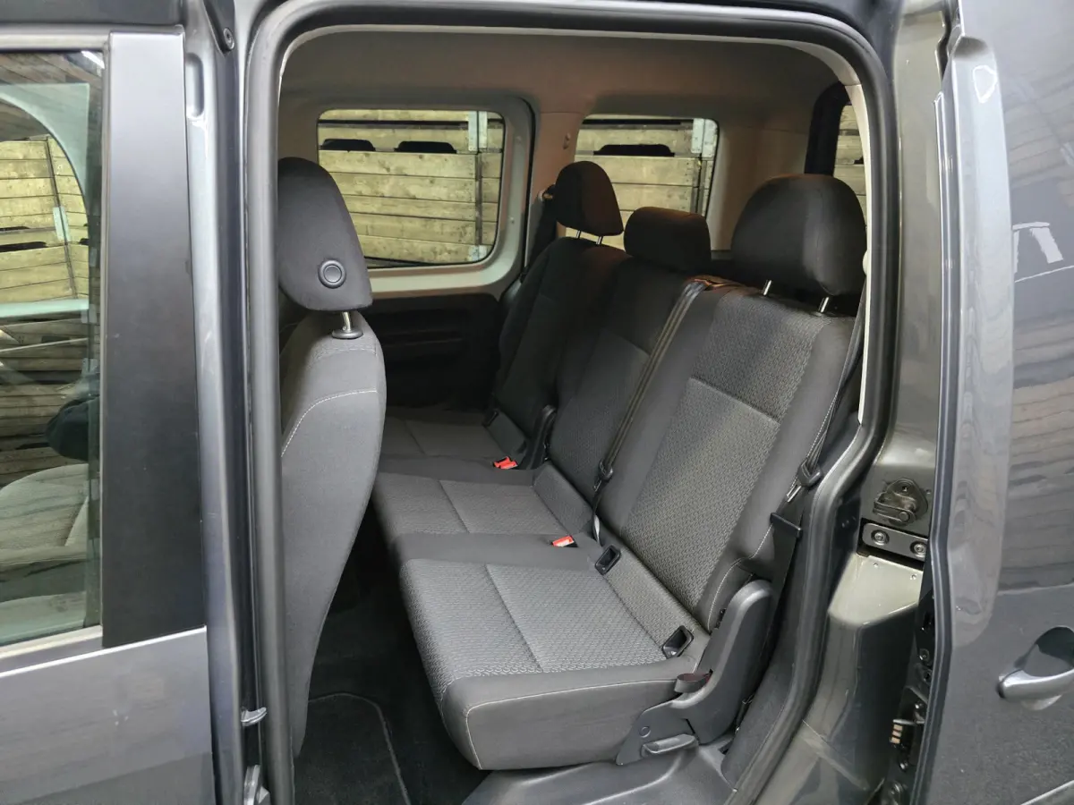 2.0 TDI Comfortline DC!! 5 Pers.NAVI Cruise Airco PDC 2x Schuifdeur Trekhaak LM!